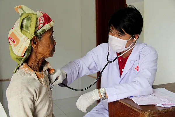 Nghĩa tình thanh niên tình nguyện trên nước bạn Lào